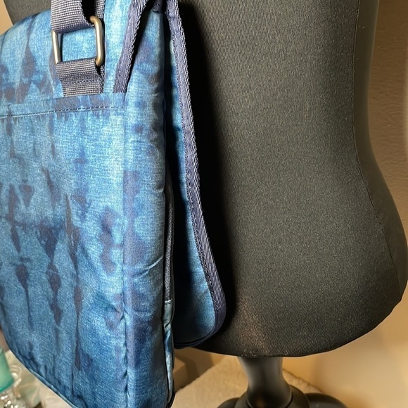 EDDIE Bauer Crossbody Travel Bag - Picture 4 of 10